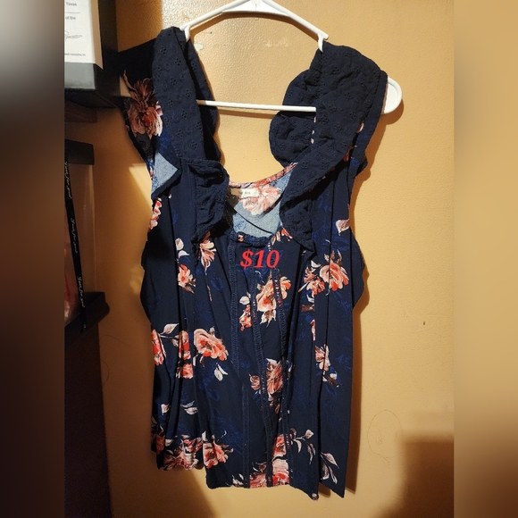 Plus Size Tops - Picture 2 of 8